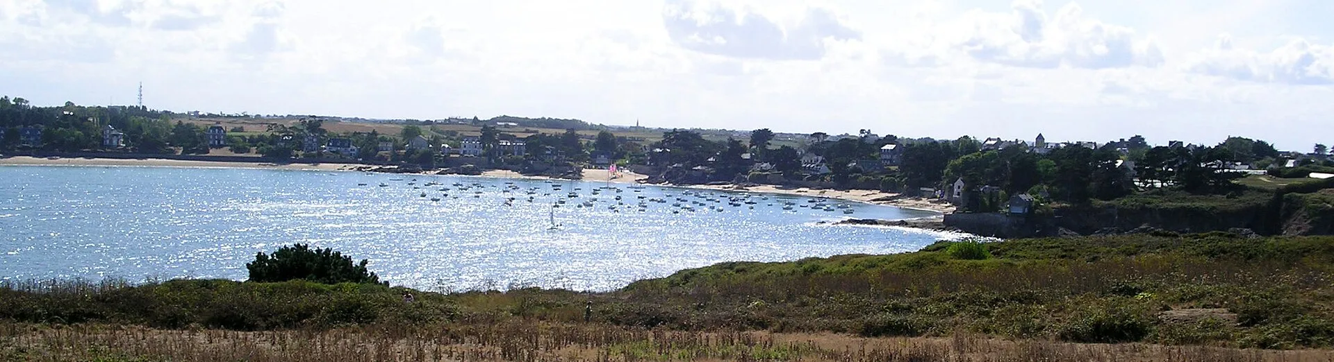 The Rothéneuf tidal basin emptied by low tide
