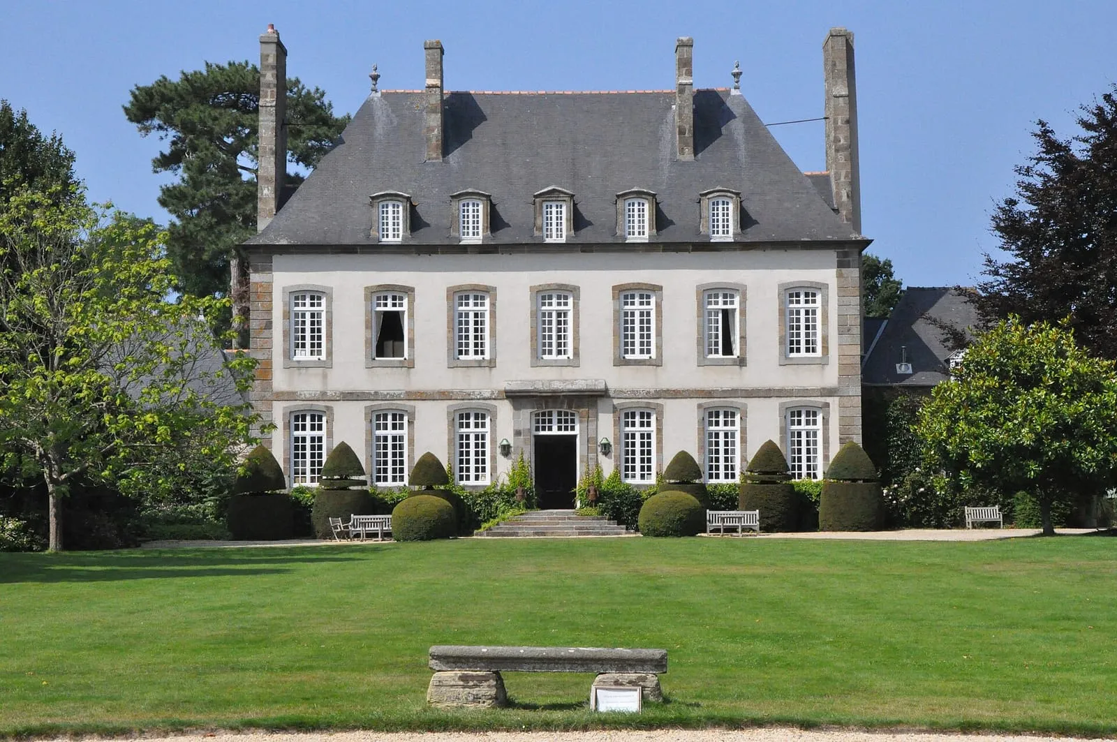 La malouinière de la Ville-Bague dans son parc