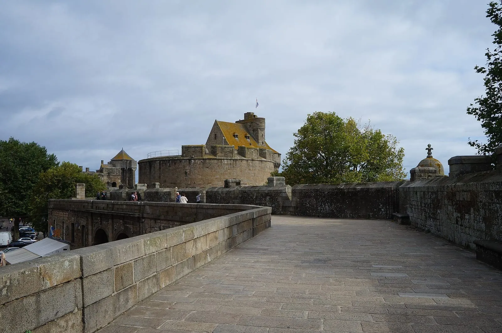 Walkers on the wall walk of Saint-Malo's ramparts