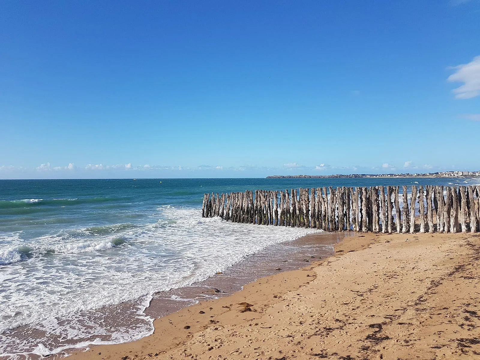 High water against the Sillon sea wall in Saint-Malo