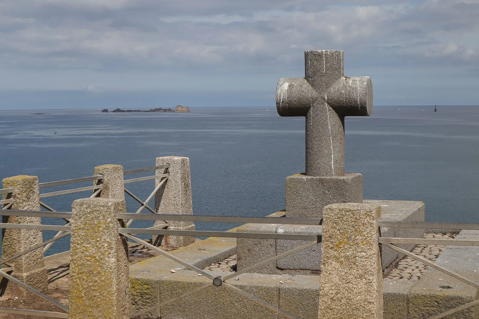 La tombe de Chateaubriand face au large sur le Grand Bé